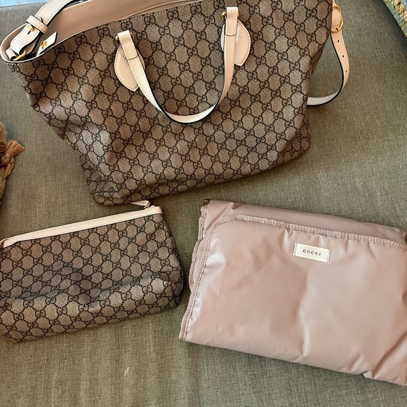 Gucci GG Supreme Canvas diaper bag in Beige/Cream - Picture 6 of 8